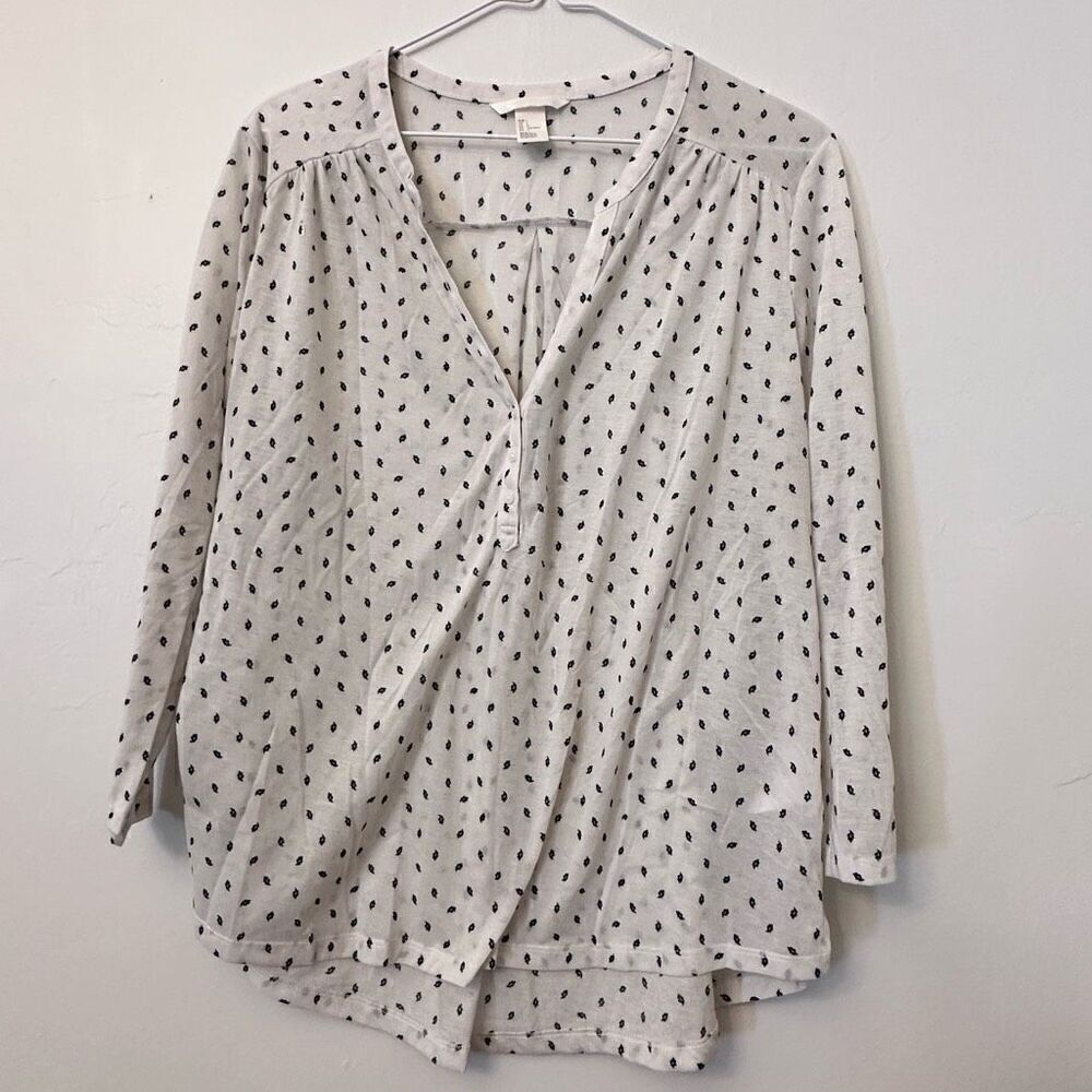 H&M Womens Blouse Top Leaf Pattern Long Sleve V Neck Pullover White Black Large